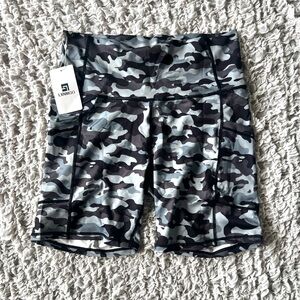 Womens Camo Print Athletic Shorts size L new with tags